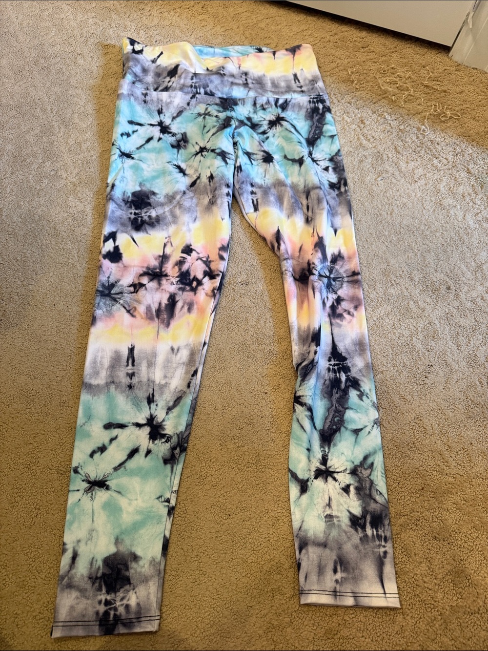 Onzie Pastel Tie-Dye Leggings in Mint, Yellow & Black